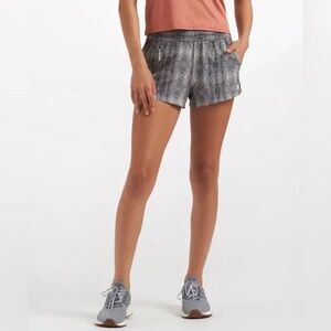 Vuori Dune Shorts in Dune Snake Animal Print Black White Size Large